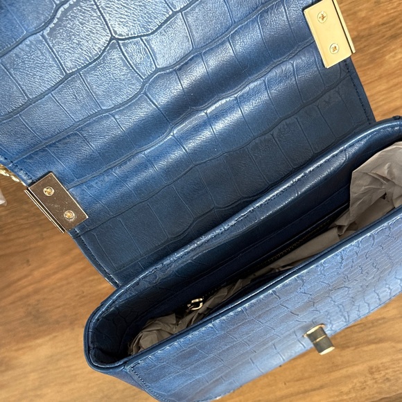 BEBE Michelle Mini Saddle Bag Crossbody Chain Strap Shoulder Purse Blue * NEW * - Picture 5 of 8